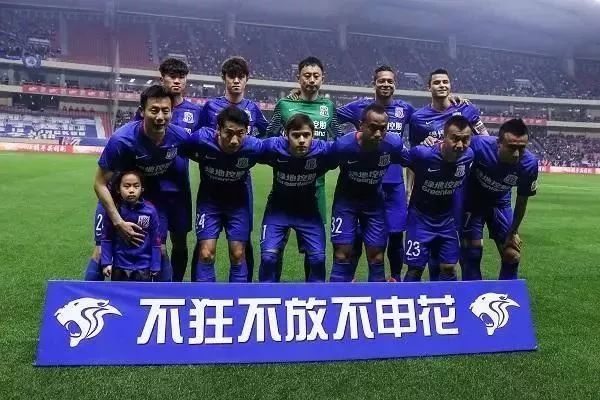 最后时刻围坐一团！戴维森故意推飞克勒贝尔引发冲突（终场前群体对峙！戴维森恶意推人致克勒贝尔摔倒引爆冲突）