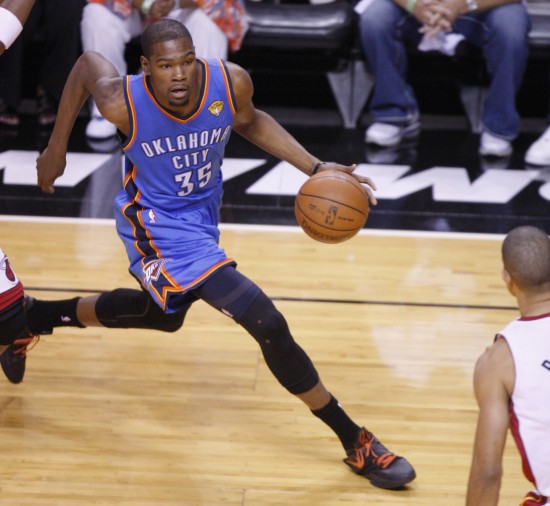 埃弗拉：希望英格兰球迷别再唱足球要回家了，感觉像是诅咒（埃弗拉建议英格兰球迷别唱“足球要回家”，称这像是一种诅咒）