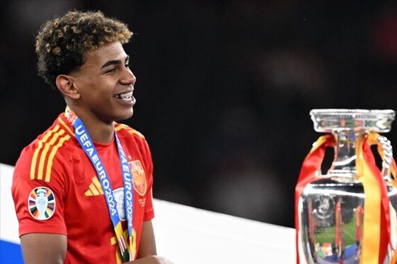 足球报曝中超某俱乐部欠税过亿，评论区画风突变：先查查调节费去哪了（足球报称中超一俱乐部欠税逾亿元，评论区风向突变：先追查调节费去向）